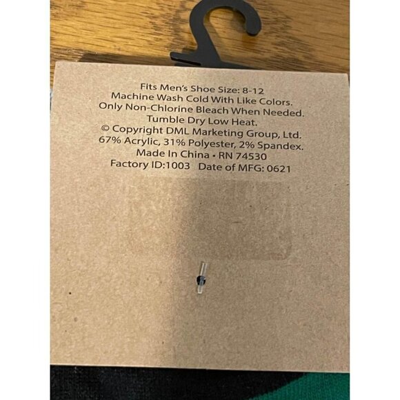 Mens‎ shoe size 8-12 Santa socks NEW - Picture 3 of 3